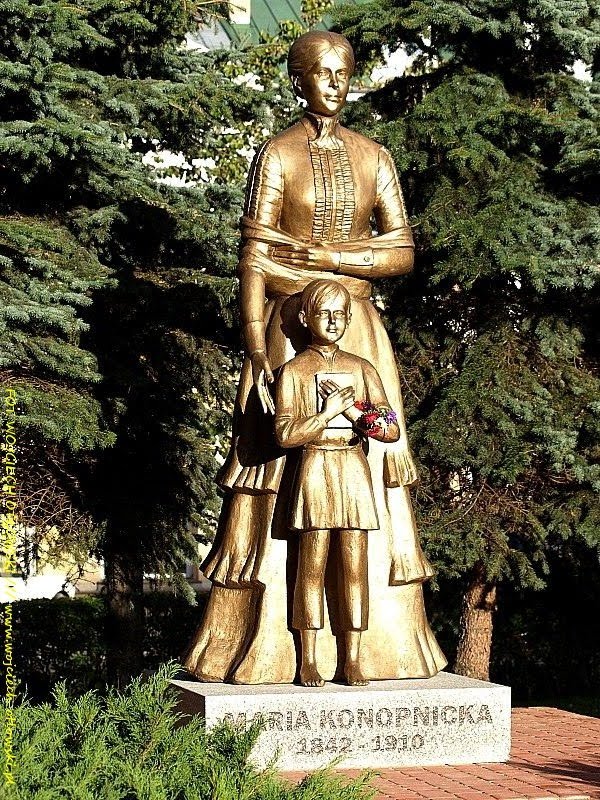 Suwałki - odnowiony pomnik Marii Konopnickiej w parku jej imienia, Сувалки