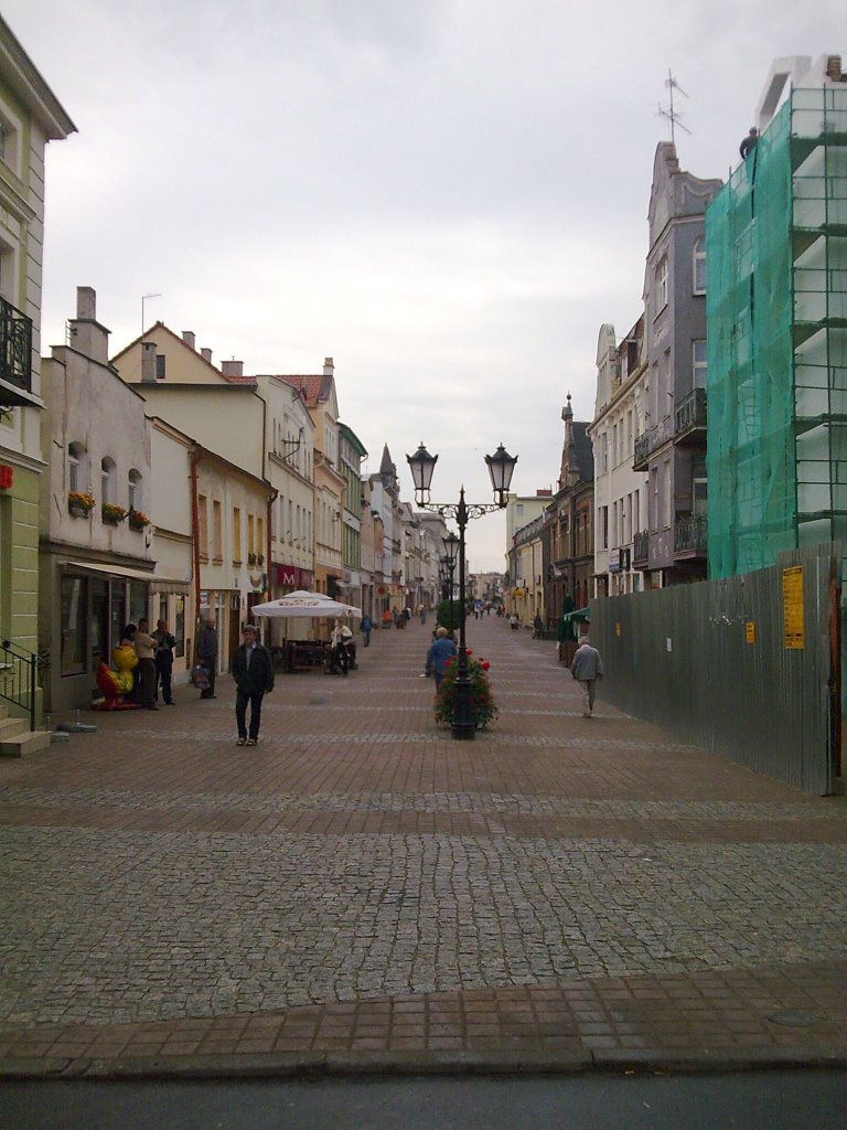 główny deptak przy ul Sobieskiego prowadzący w stronę Ratusza, Вейхерово