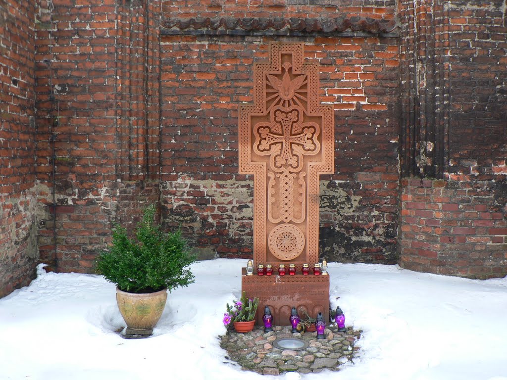 Gdansk - Khachkar (Armenian stone cross) / chaczkar (ormiański kamienny krzyż), Гданьск