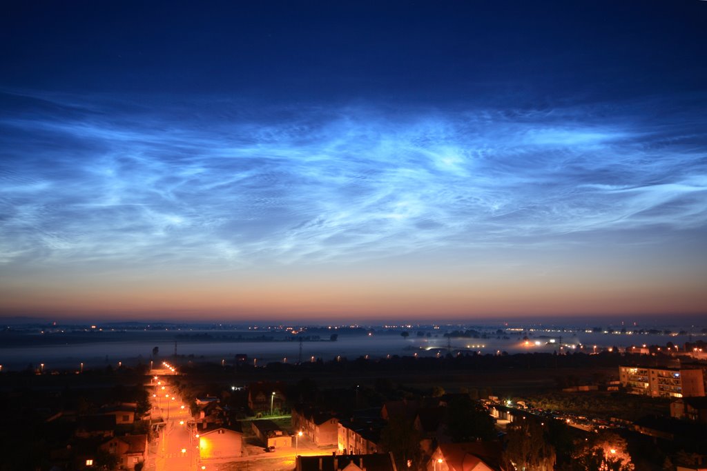 Obłoki srebrzyste / noctilucent clouds 13.07.2009, Тчев