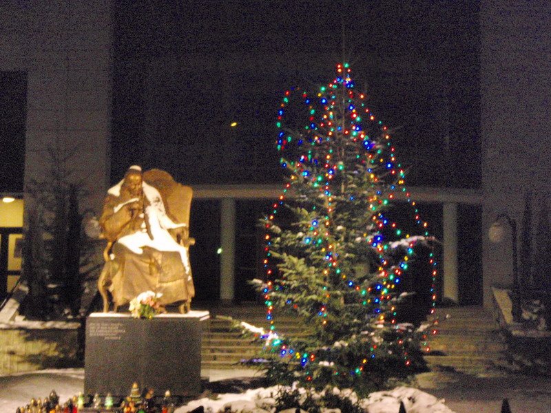 John Paul II Statue and a christmas tree in 2008, Белско-Бяла
