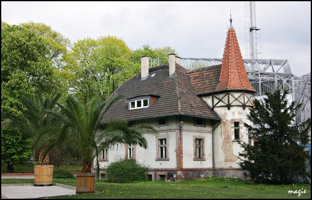 GLIWICE. Park Chopina. Domek Ogrodnika (przed wojną: Städtische Garten Inspektion) /Chopin Park. Gardeners Cottage (before the war: Städtische Garten Inspektion), Гливице