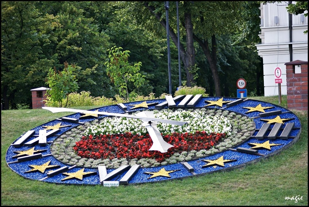 GLIWICE. To nasz kwiatowy zegar na Skwerze Doncaster/This is our floral clock in Doncaster Square, Гливице