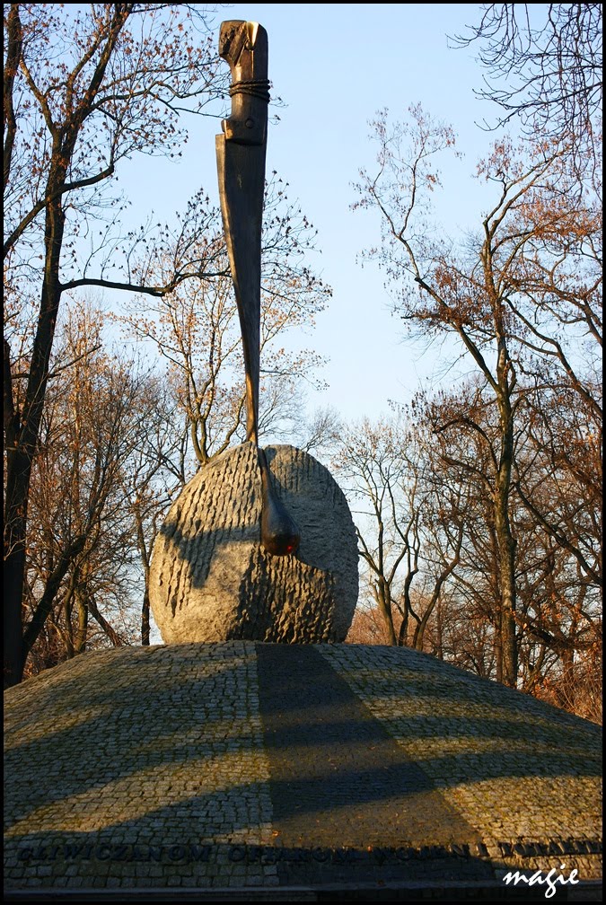 GLIWICE. Park Chopina. Pomnik-Ofiarom wojen i totalitaryzmu/Monument for the victims of war and totalitarianism, Гливице