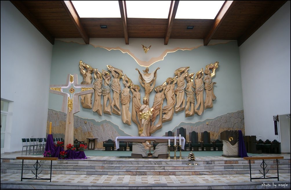 RYBNIK. Kościół pw Królowej Apostołów. Ołtarz główny/Queen of the Apostles Church. The main altar, Рыбник