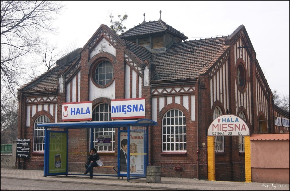 RYBNIK. XIX-wieczny budynek dawnej gazowni,  obecnie Hala Mięsna/Nineteenth-century building of the former gasworks, now Hall of Meat, Рыбник