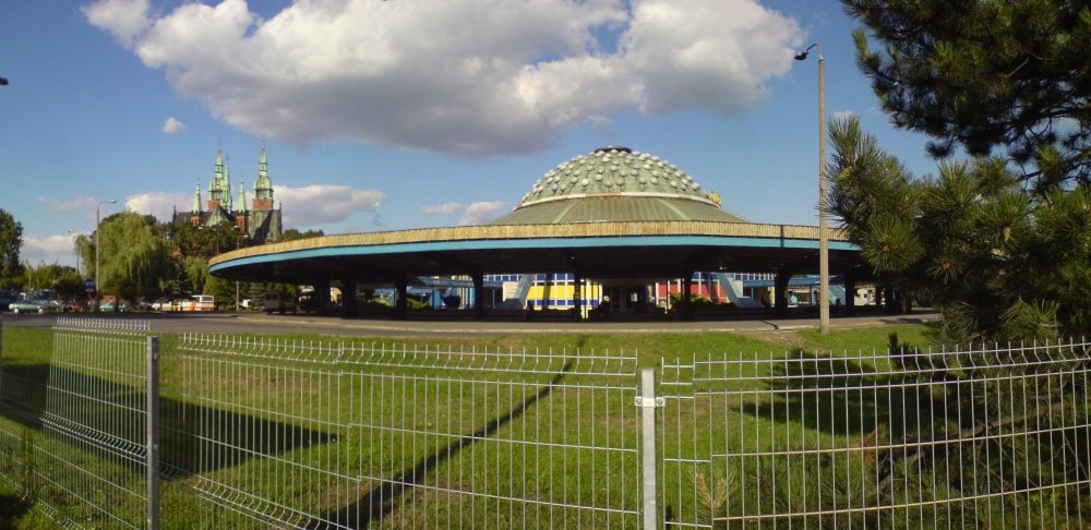 Kielce - Kosmiczny (?) dworzec PKS, Кельце