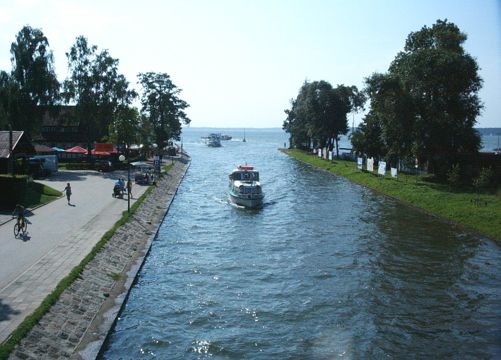 giżycko-widok na jezioro Niegocin z mostu kolejowego, Гижичко