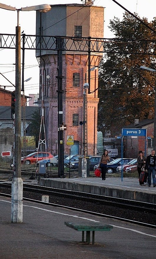 widok z okna wagonu kolejowego... dworzec w Działdowie, Дзялдово