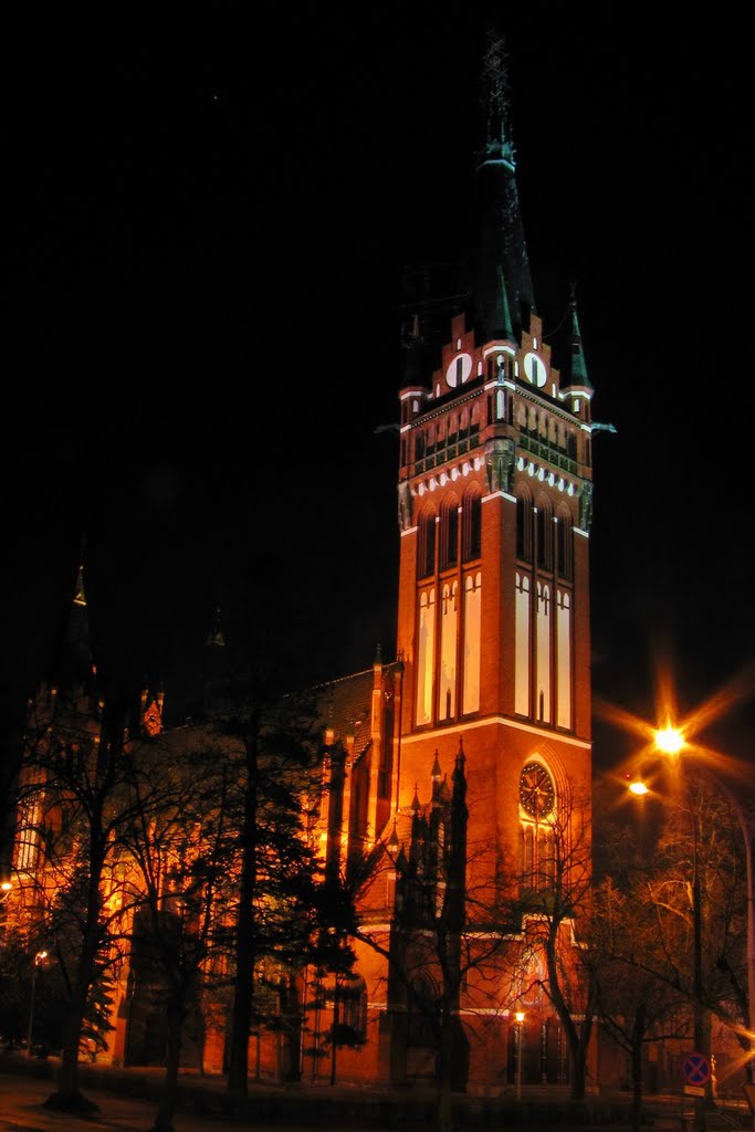 Kościół Najświętszego Serca Pana Jezusa w Olsztynie Nocą, Ольштын