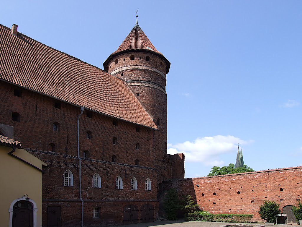 Dziedziniec zamku w Olsztynie, Ольштын
