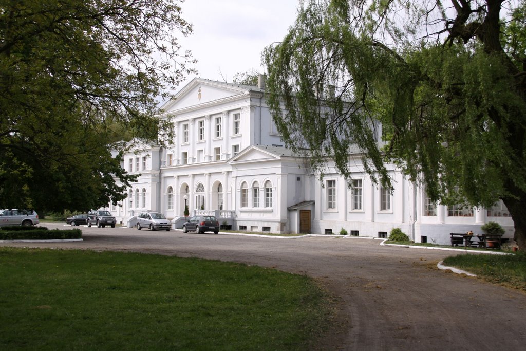 Pałac Iwno, Косциян