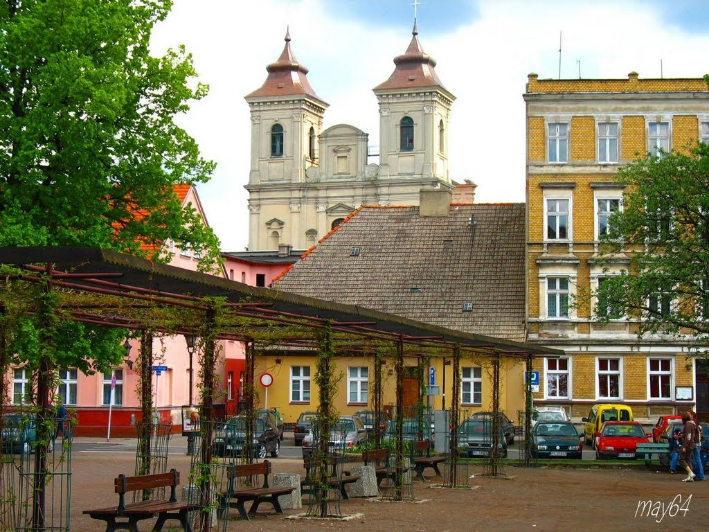 Leszno : pl Metziga - widok na wieże kościoła pw.  św. Mikołaja, Лешно