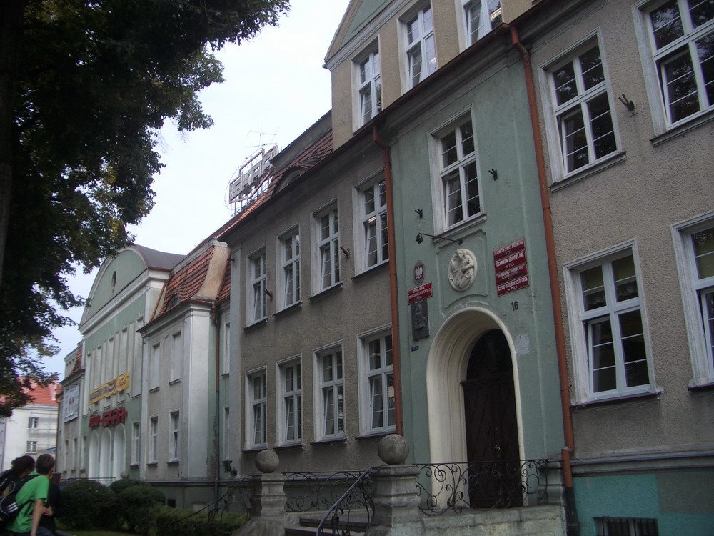 Schneidemühl. Moltkestraße und 2. Gemeindeschule (Städtischer Festsaal), Пила