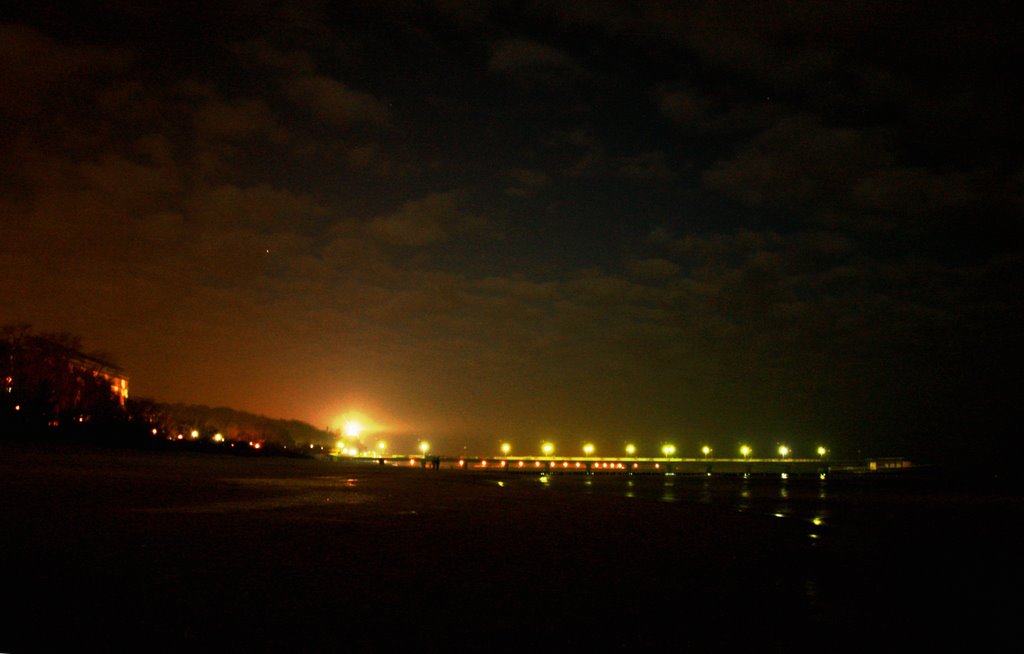 Kołobrzeg, beach at night. Molo., Колобржег