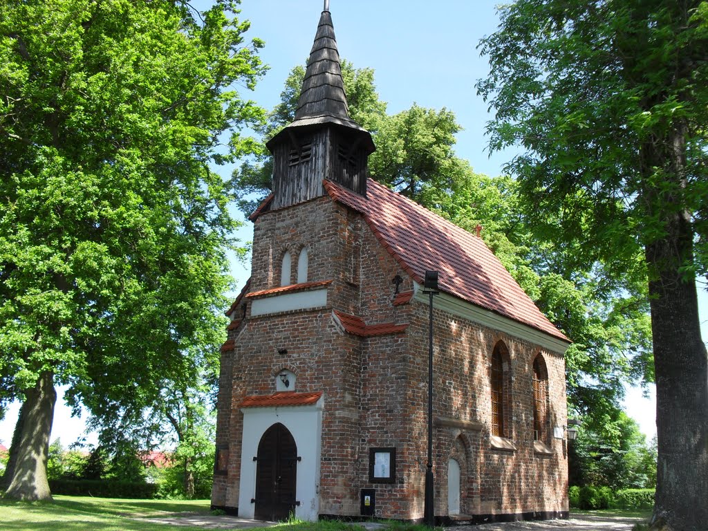 2010, St. Johanes -Kirche in Budzistowo, erbaut 1222 ist das älteste Gebäude in Kolobrzeg;   2010, St. Johanes Church in Budzistowo, built in 1222 is the oldest building in Kolobrzeg;, Колобржег