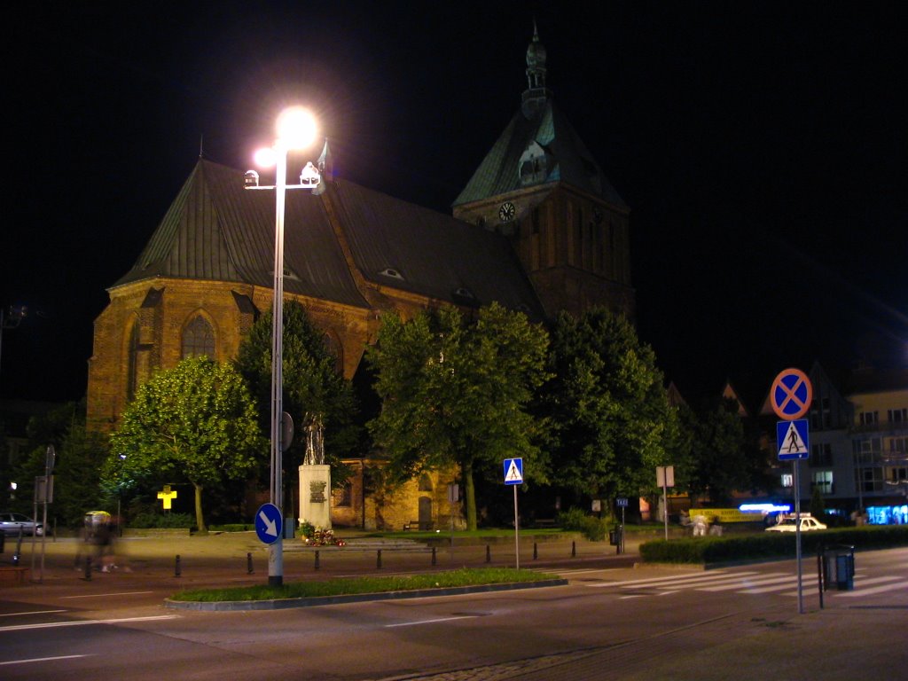 Koszalin nocą - katedra, Кошалин