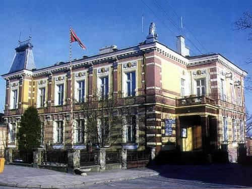 Pałacyk siedziba Urzędu Miejskiego ( wzniesiony w 1912r), Опочно