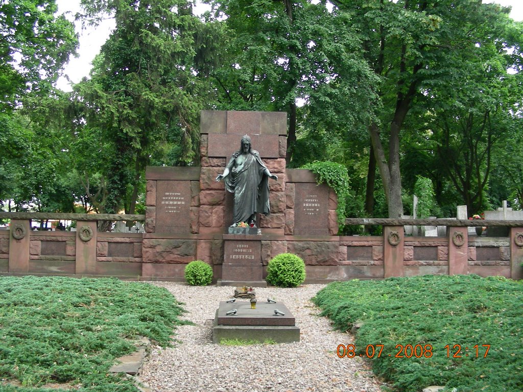 Grobowiec rodziny Enderow - tworcow XIX wiecznej potegi przemyslowej Pabianic, Пабьянице