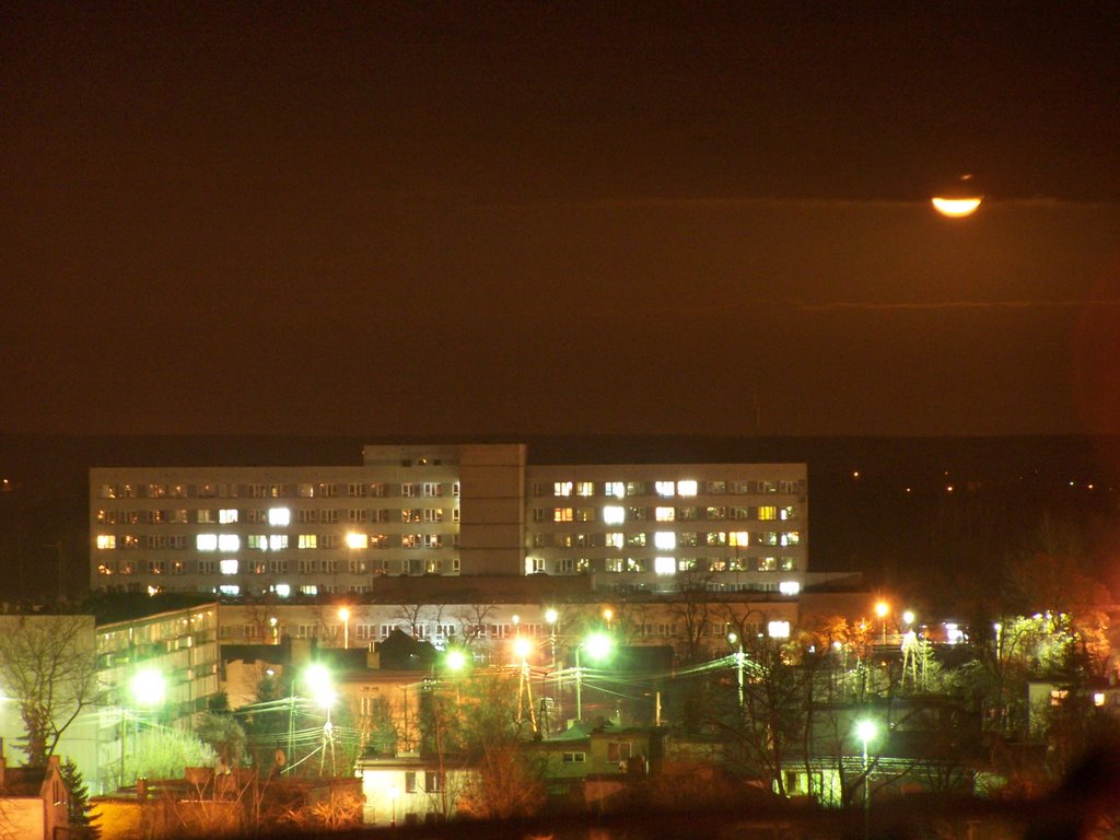 szpital miejski nocą, Пабьянице