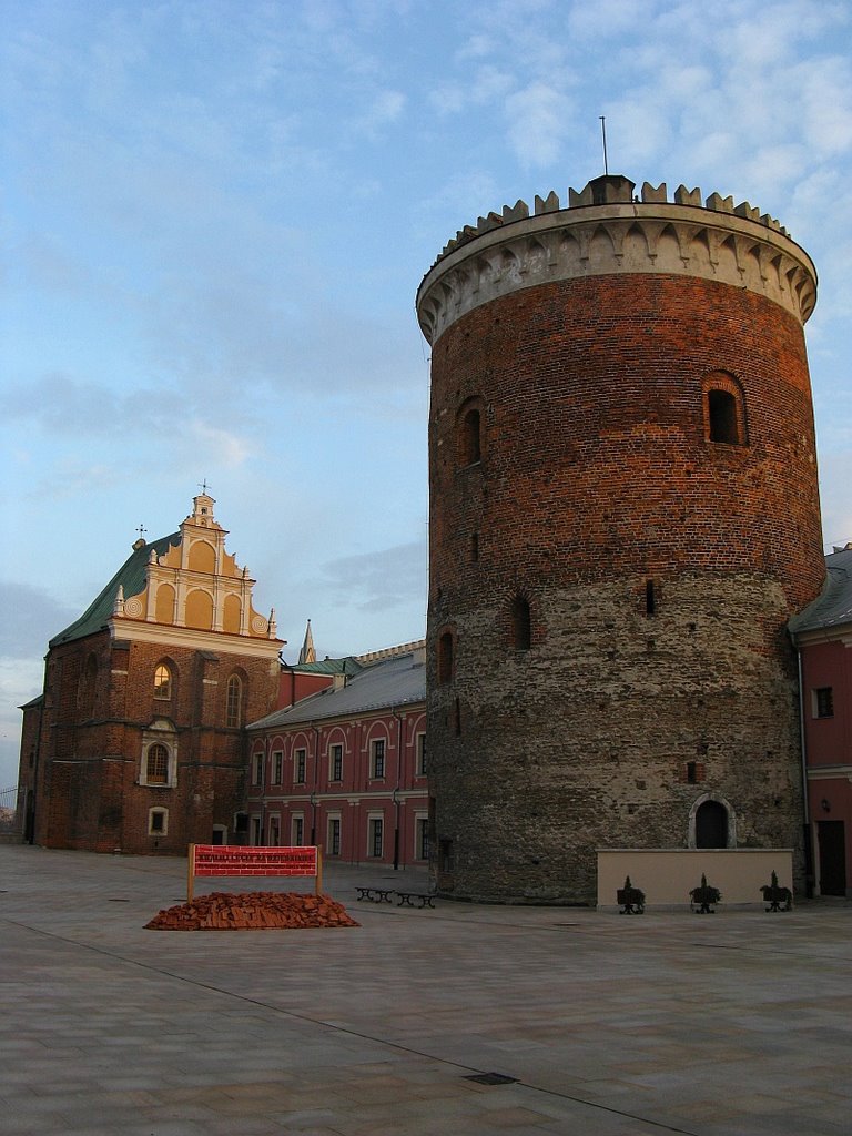 Courtyard of the Lublin Castle with Holy Trinity Chapel and 13th-century tower, Люблин