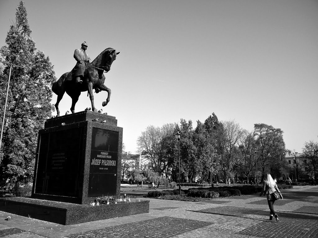 Lublin - pomnik marszałka Józefa Piłsudskiego na Placu Litewskim / statue of Marshal Jozef Pilsudski Square Lithuania, Люблин