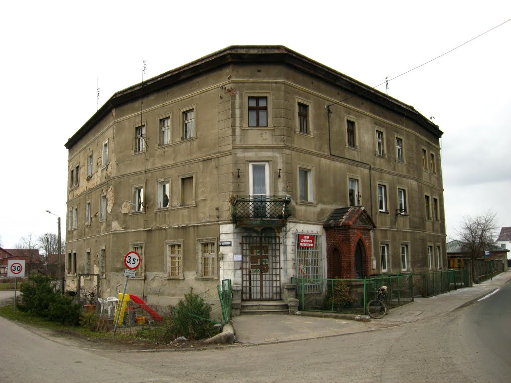 Budynek na rogu  (Rogi - ul.Główna), Кедзержин-Козле