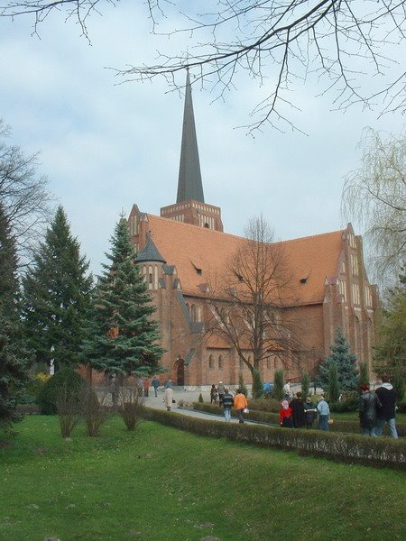 Kościół pw. Matki Bożej Wspomożenia Wiernych, który został wzniesiony w latach 1911 - 1913 w stylu neogotyckim ., Ключборк