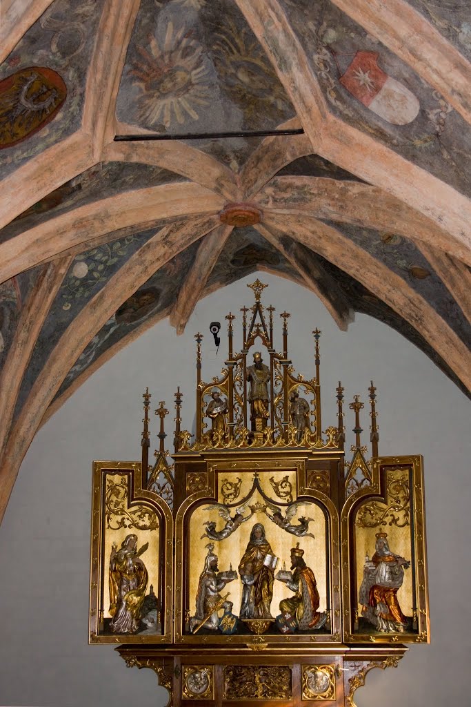 Kościół Św Trójcy; kaplica św. Anny zwana Piastowską - ołtarz i ozdobne sklepienie, Ополе