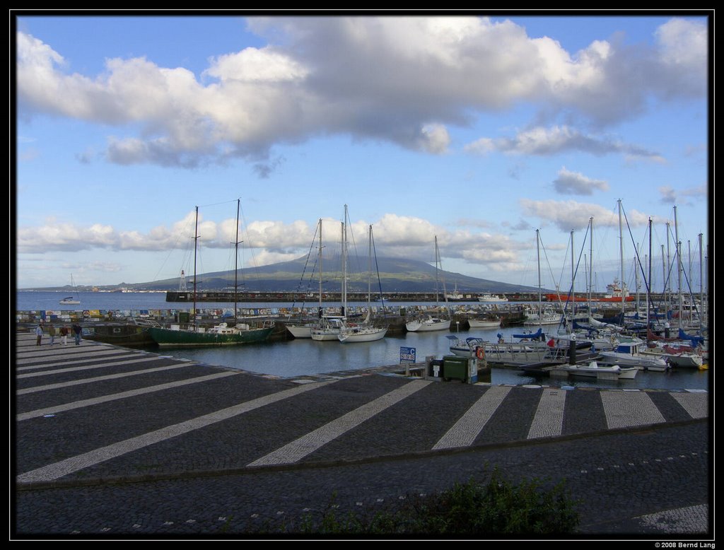 Horta - Hafen, Blick auf Pico, Опорто