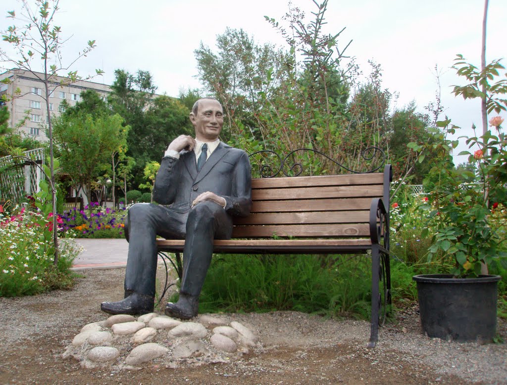 Sculpture of Vladimir Putin in park "Gardens of Dreams", Абакан