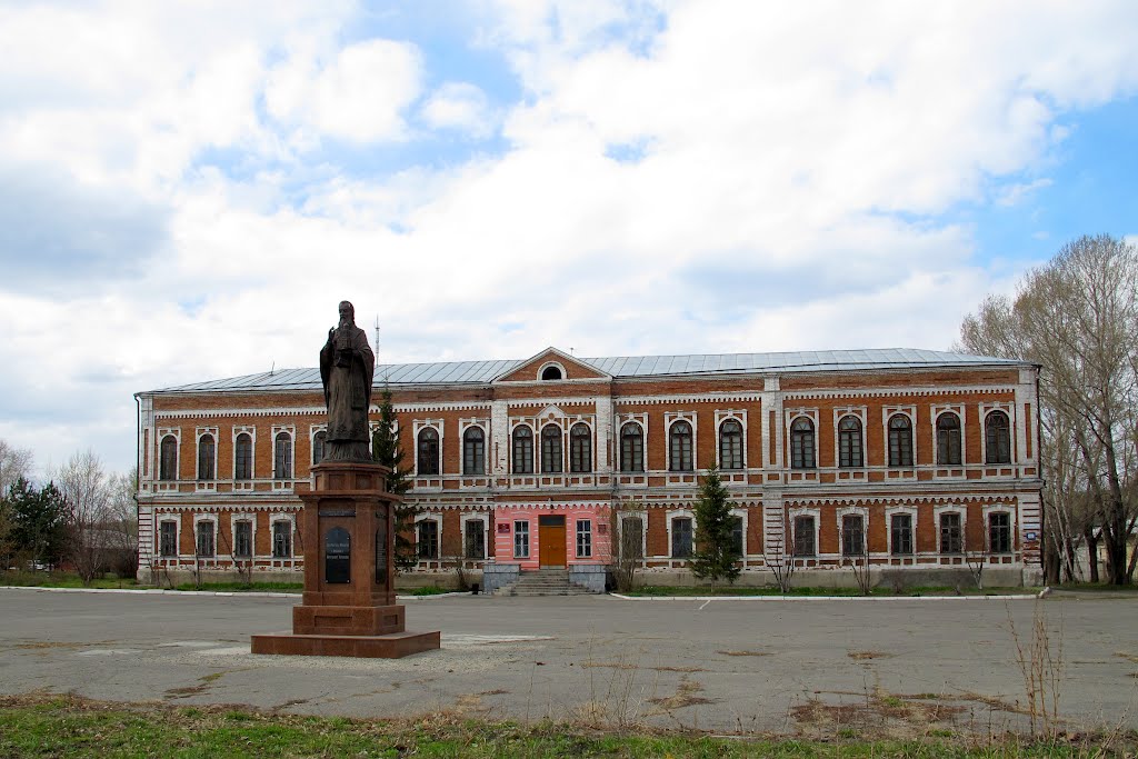 Бийск. Православная гимназия, гарнизонный Дом офицеров, Бийск