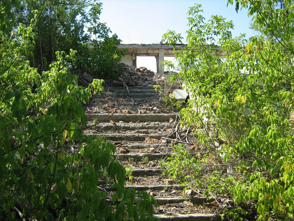 Руины ГОК, лестница в прошлое.., Горняк