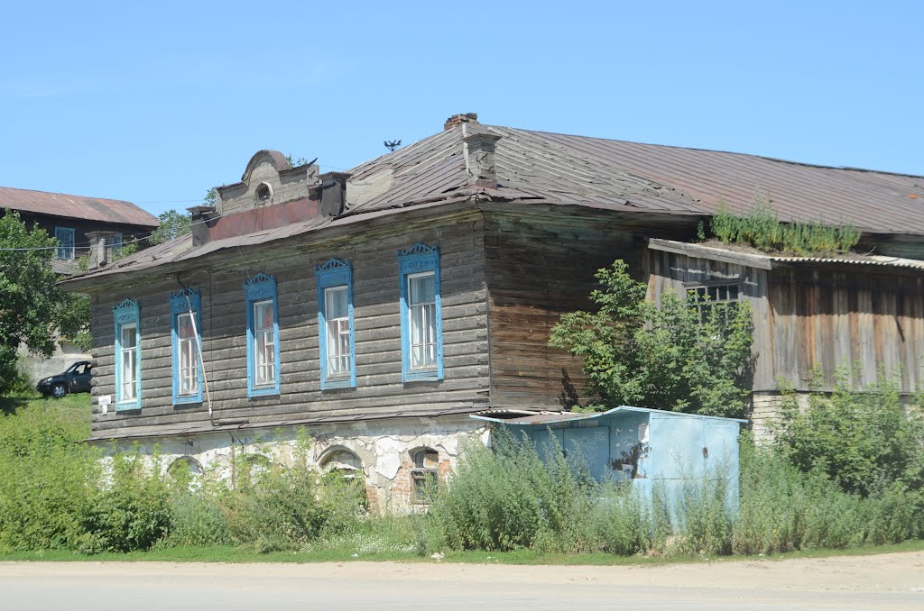 Деревянный дом с каменным фундаментом, Змеиногорск