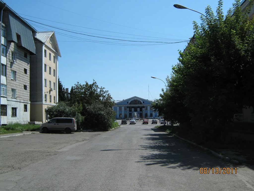 Вид на площадь с ул. Партизанской, Новоалтайск