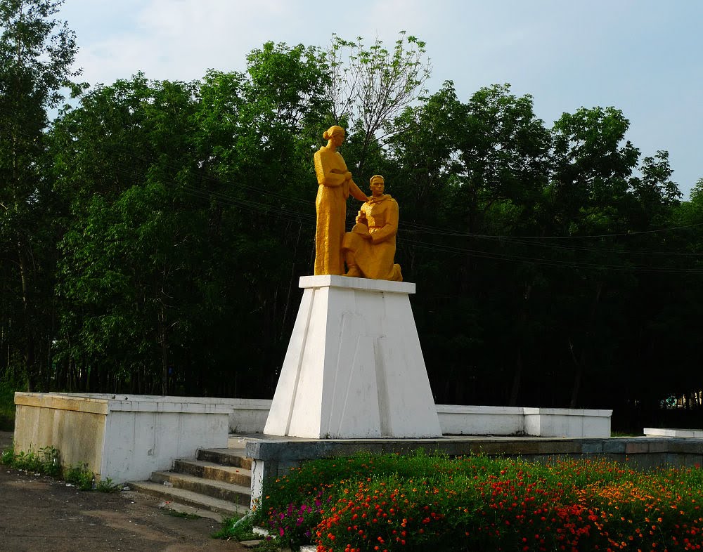 俄罗斯Russia阿穆尔州--Архара阿尔哈拉区--区政府广场雕塑, Архара