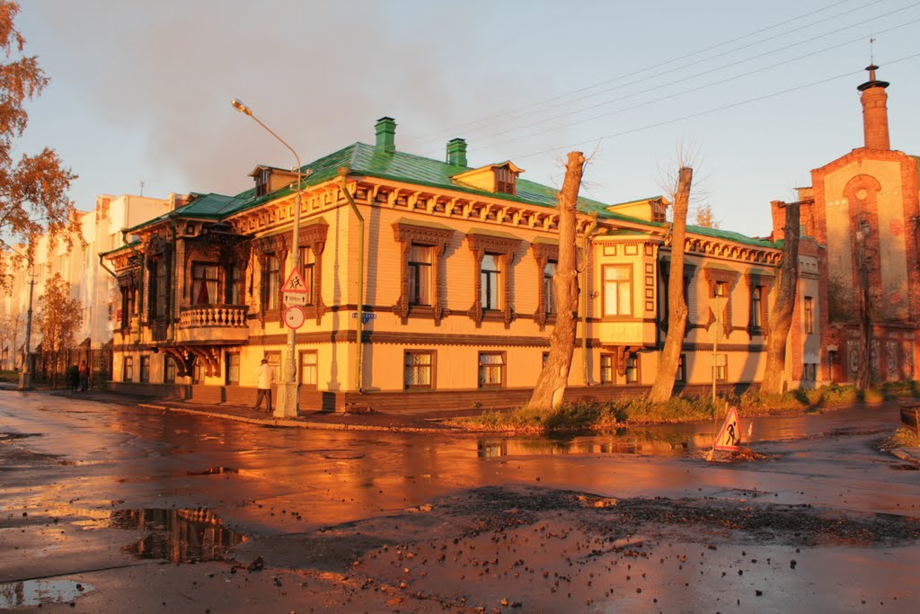 Дом Суркова на закате, Архангельск