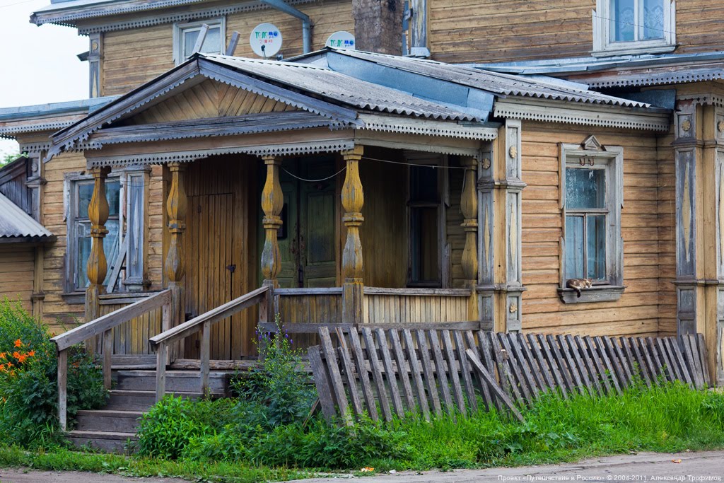 Крыльцо деревянного дома в Каргополе, Каргополь