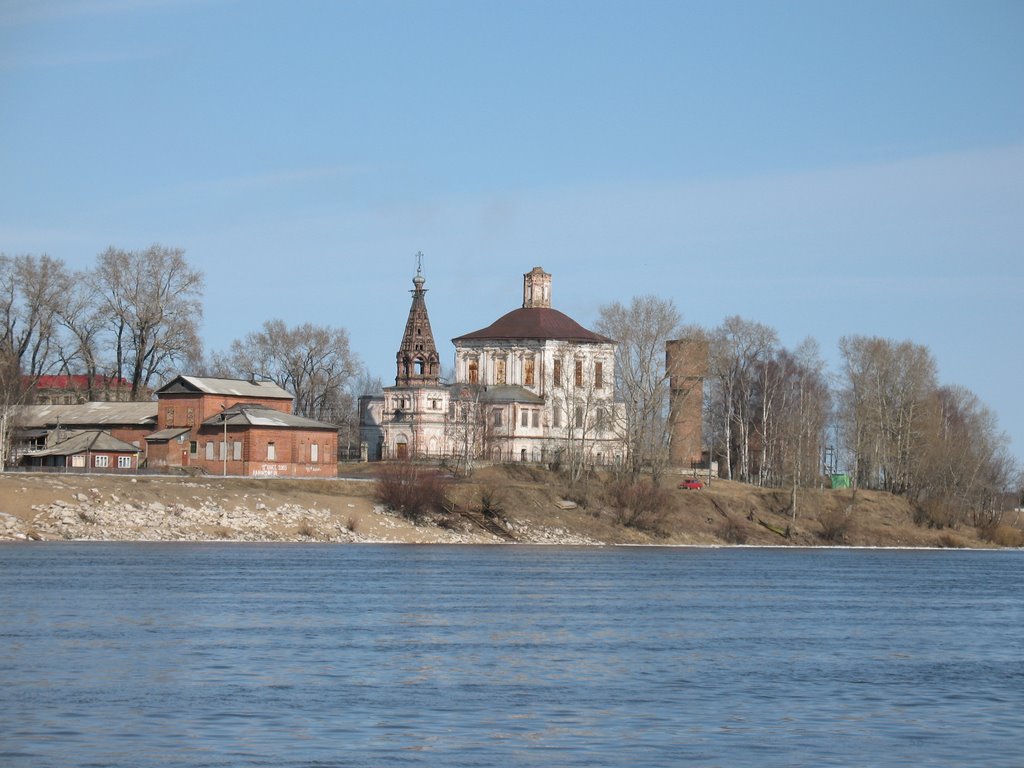 Спасообыденная церковь в Сольвычегодске на берегу Вычегды, Сольвычегодск
