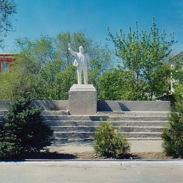 Памятник Ленину  /  Lenin Monument, Харабали