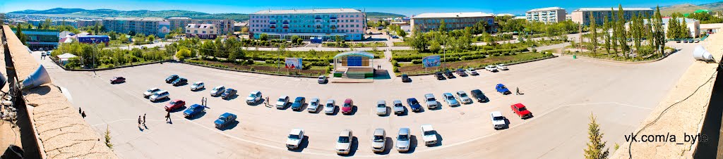 Вид на центральную площадь г.Баймак, со здания крыши администрации района, Баймак
