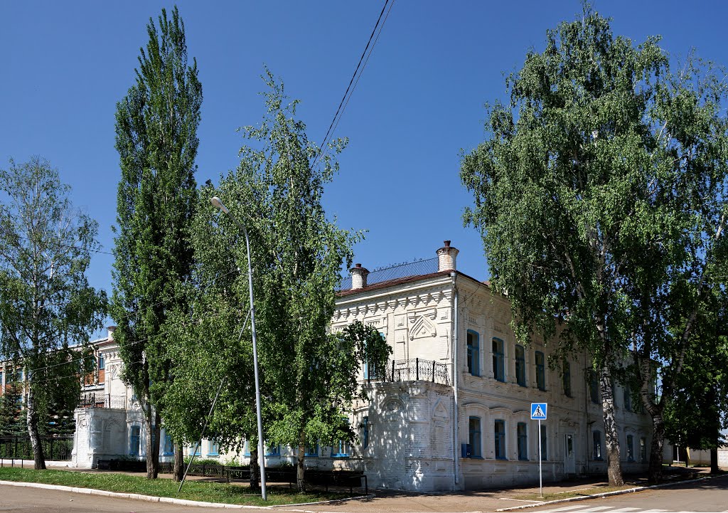 Former Mercantile College, Бирск