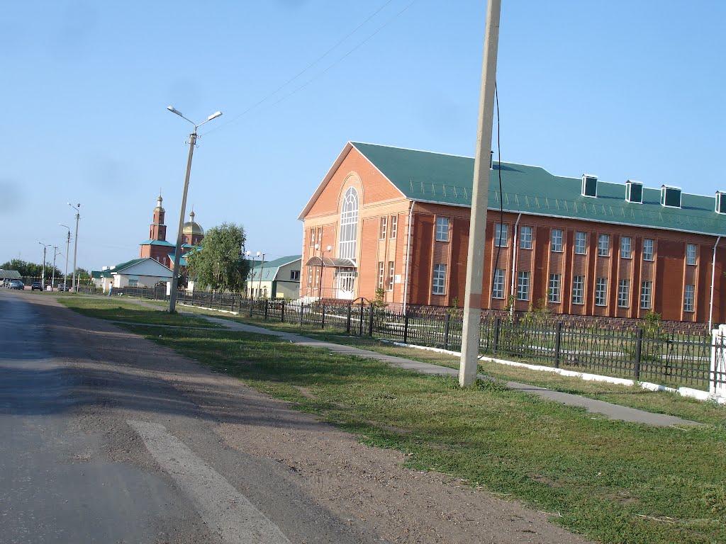 Средняя школа и церковь в Зиргане., Зирган