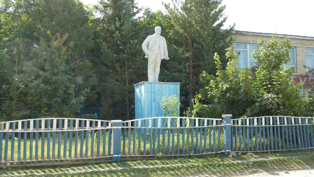 Памятник Ленину перед Домом культуры, Кананикольское