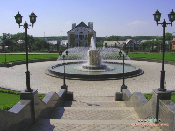Fountains near to University (Фонтаны рядом с Университетом), Октябрьский