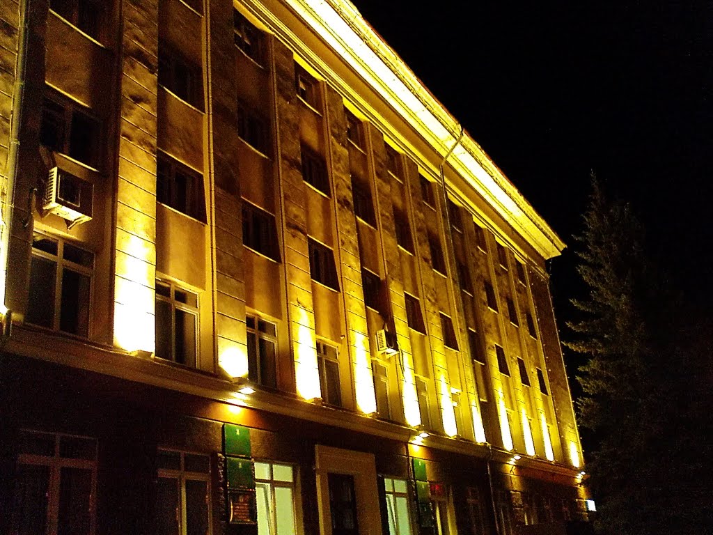 Подсветка фасада здания администрации городского округа, Октябрьский