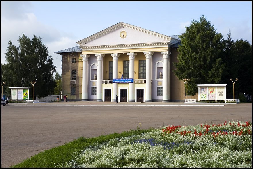 Здание театра в г. Туймазы, Туймазы