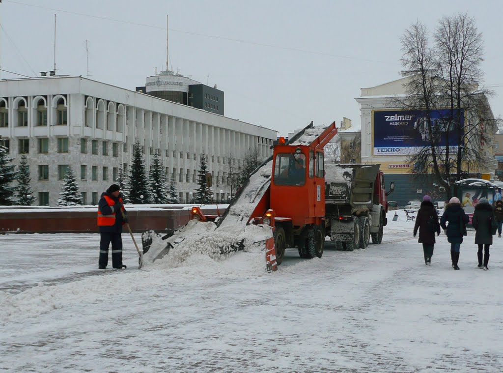 Snow shovellers - neverending work in russian winter, Уфа