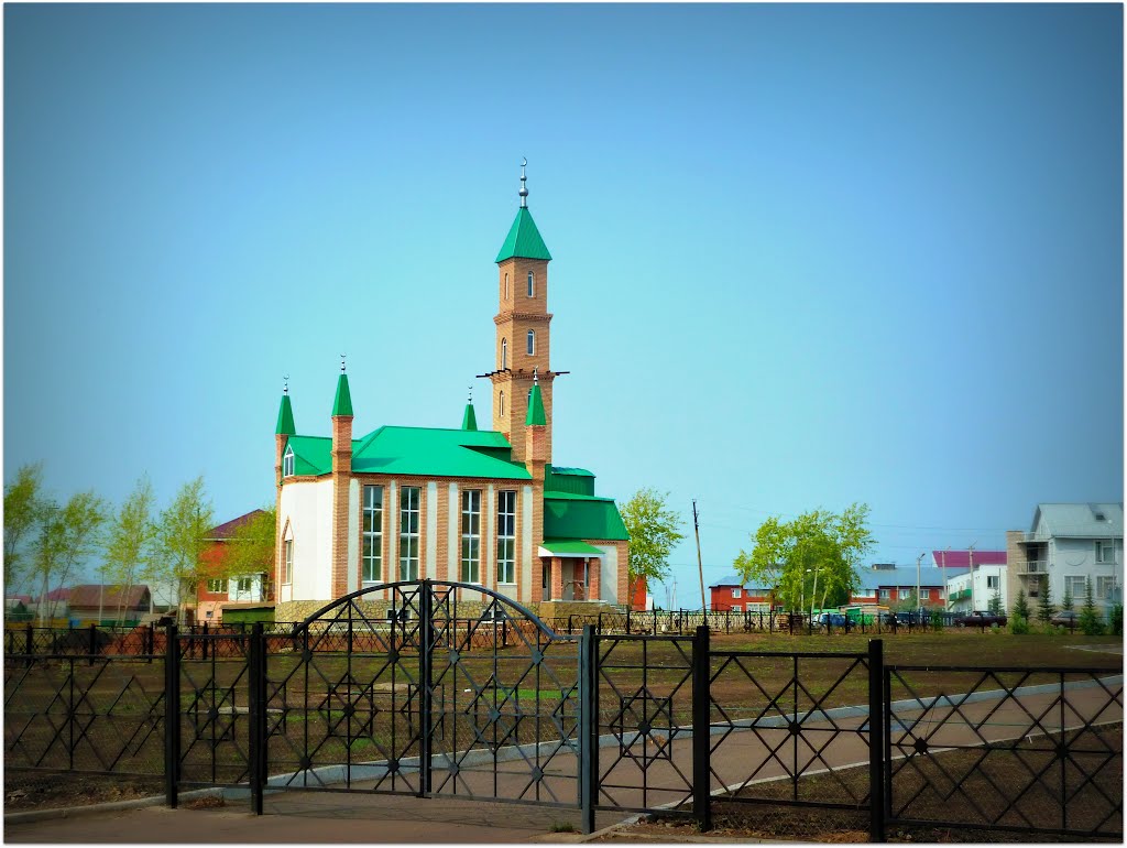mosque of the village Chekmagush. Bashkortostan, Чекмагуш