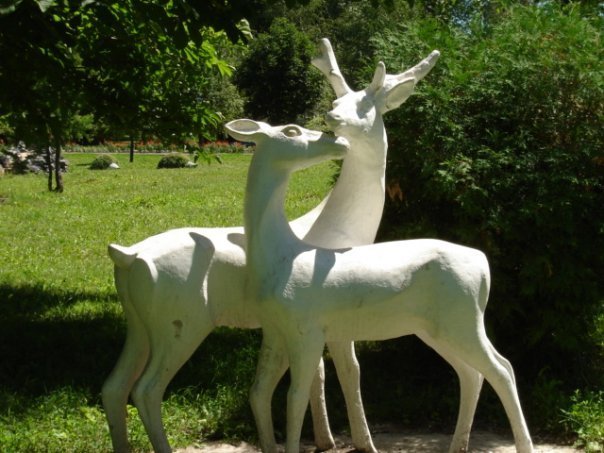 статуи оленей в парке, Алексеевка